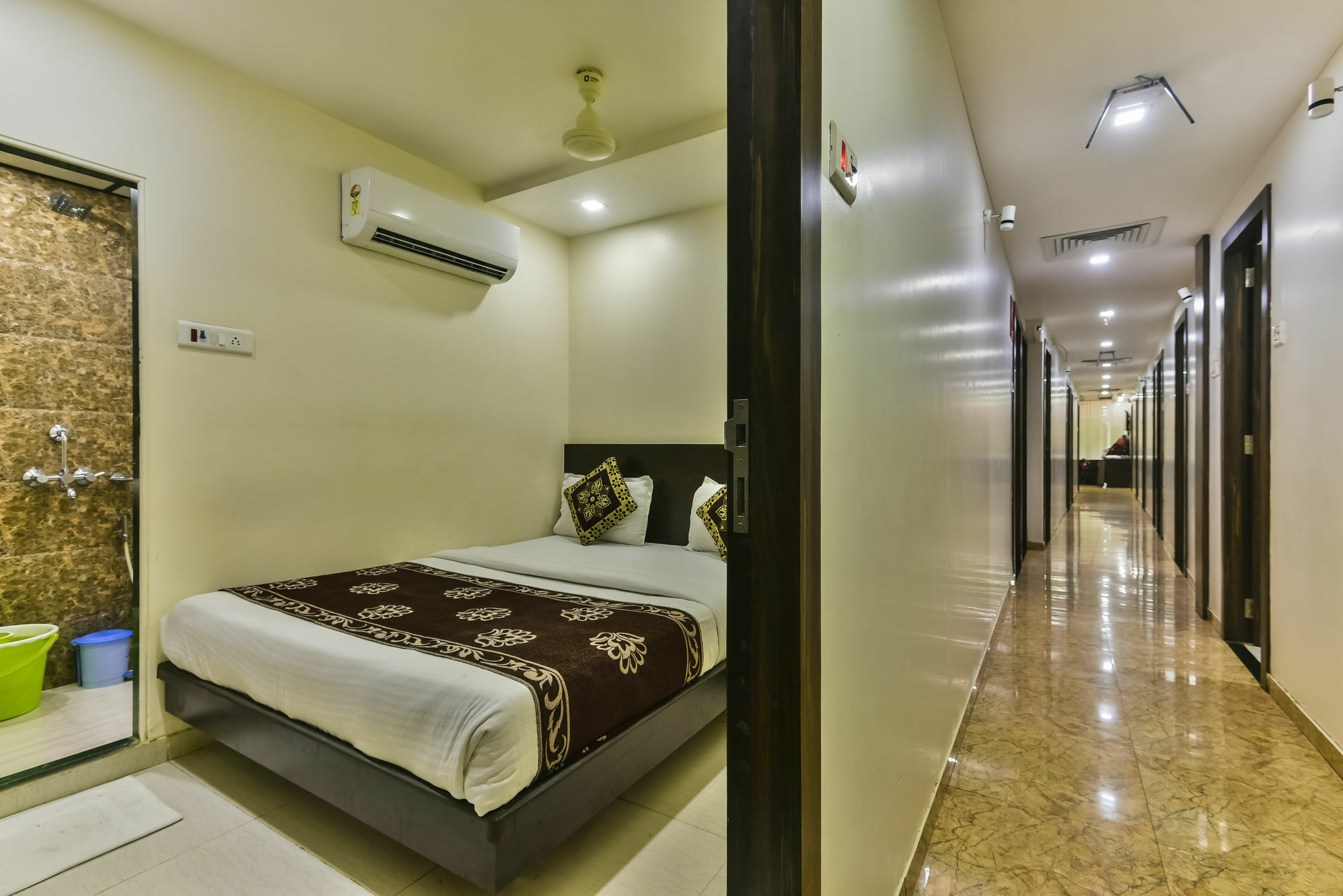 Hotel Guestinn Residency Mumbai Exterior photo